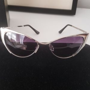 Cat eye sunglasses